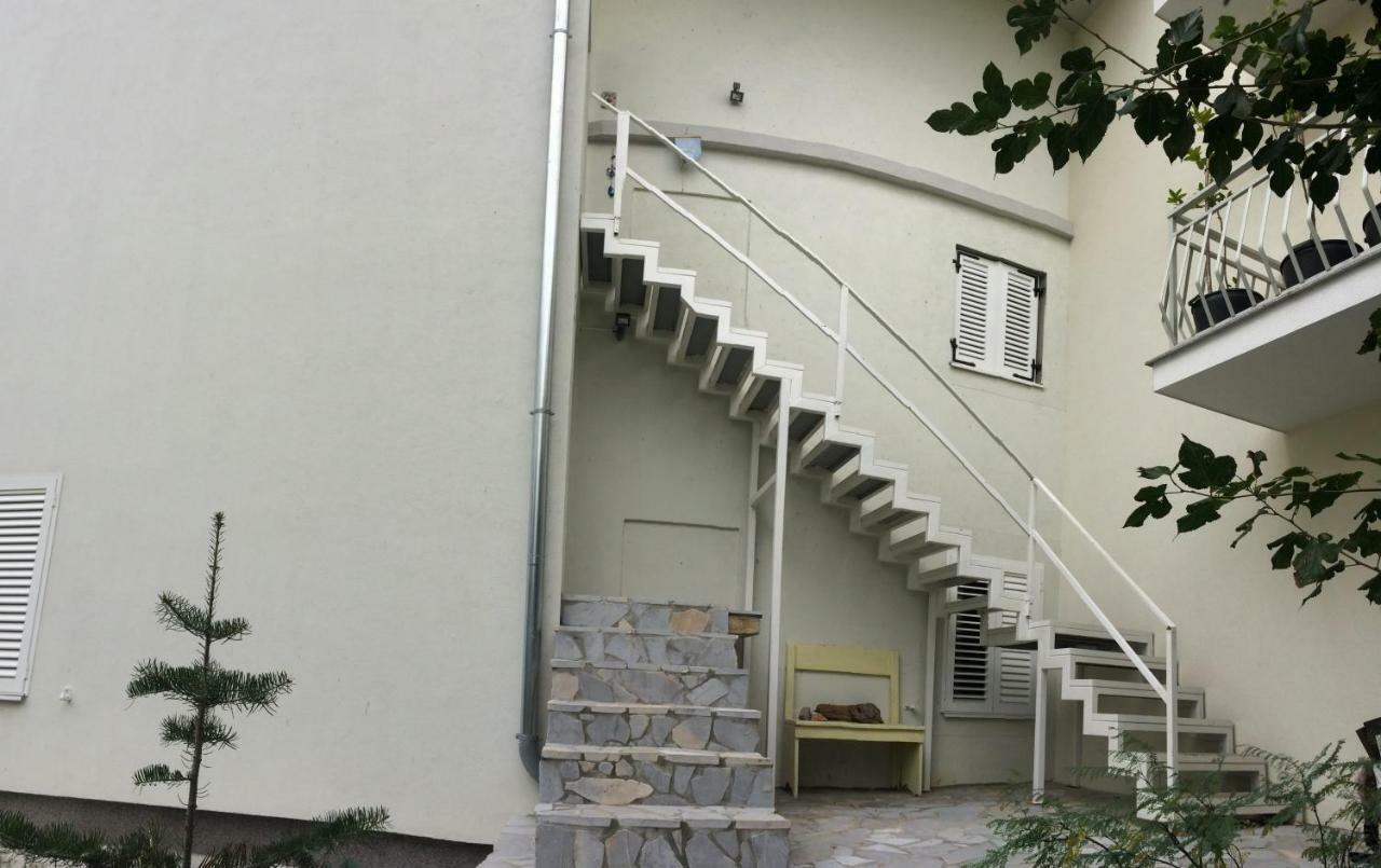 Apartman Lavandin Cizici Exterior photo