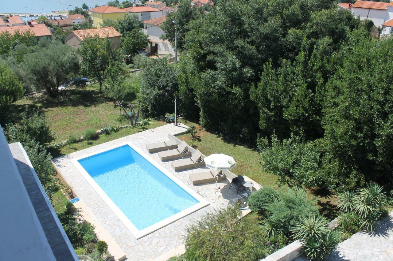 Apartman Lavandin Cizici Exterior photo