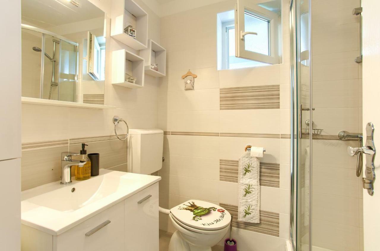 Apartman Lavandin Cizici Exterior photo