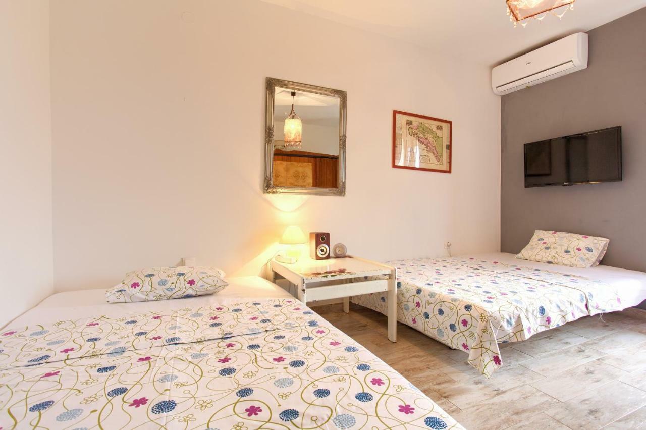 Apartman Lavandin Cizici Exterior photo